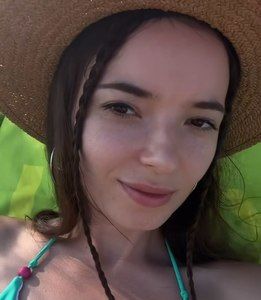 Meet your Posher, Sabrina